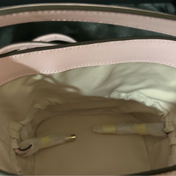 Kate Spade New York Flock Party Parrot Crossbody bundle of 3 matching pieces. - Picture 11 of 15